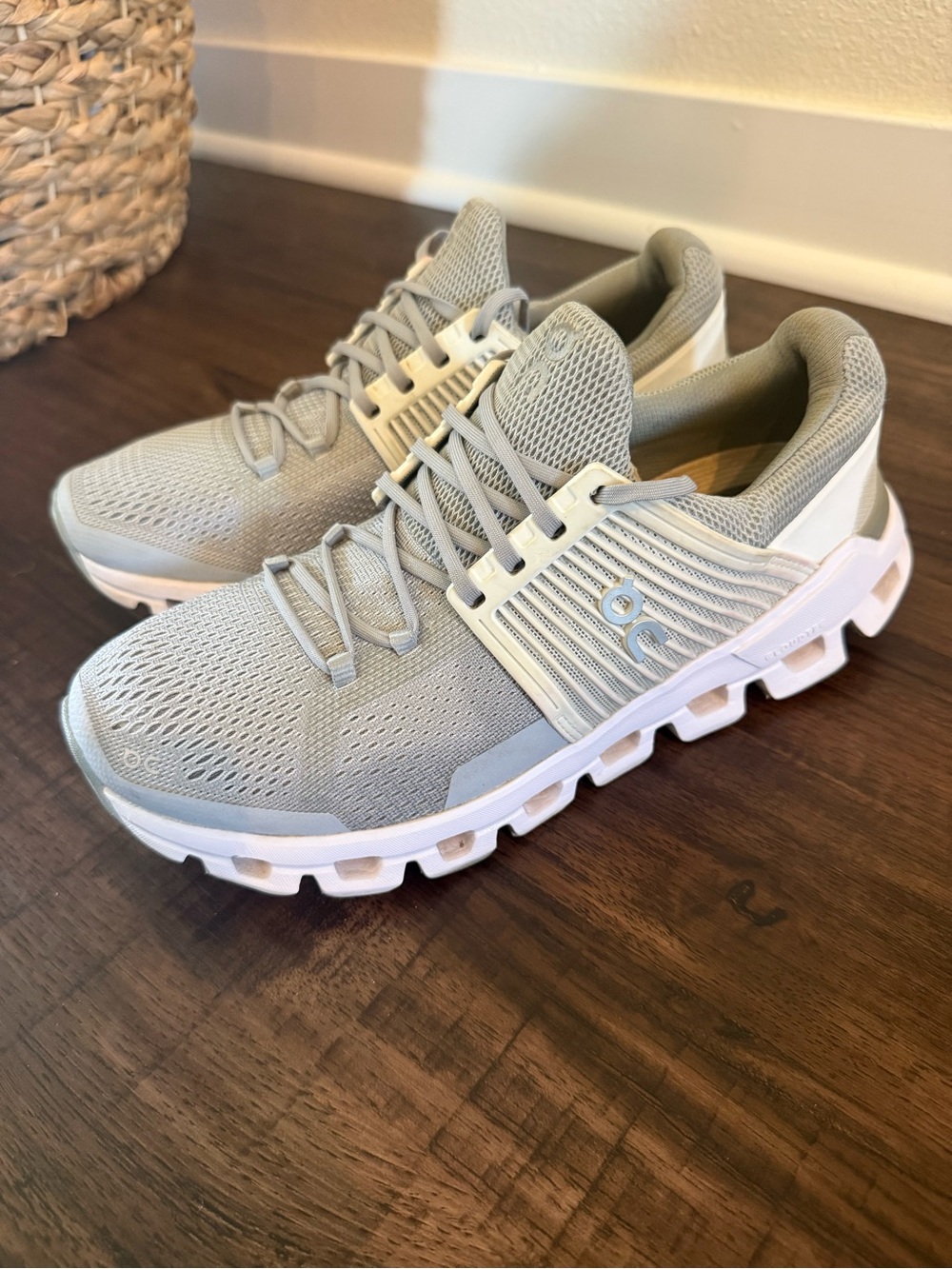 On Running Cloudswift Women’s Size 7.5 Gray White CloudTec Running Shoes
